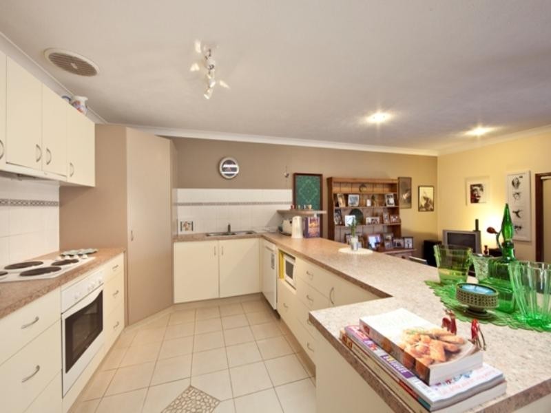 4/107 Sunshine Boulevard, Mermaid Waters QLD 4218