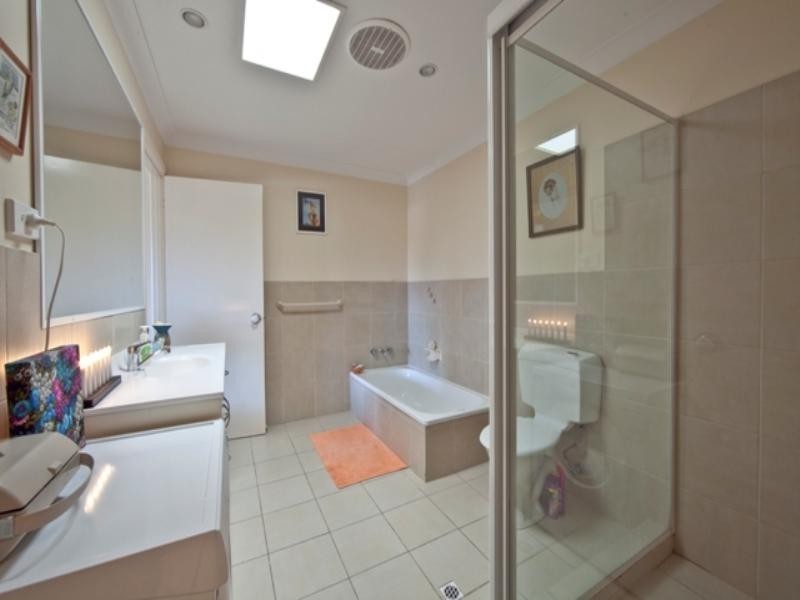 4/107 Sunshine Boulevard, Mermaid Waters QLD 4218