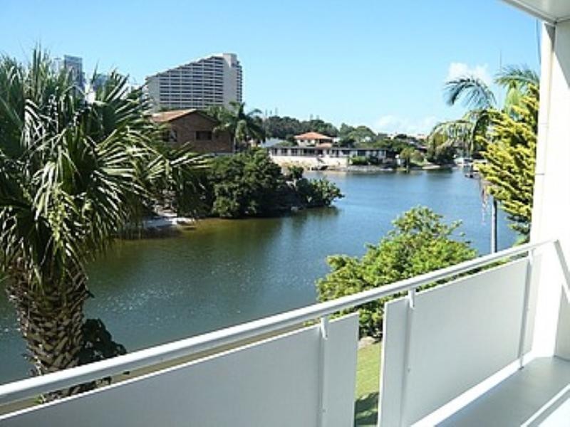 3/10 Havana Key, Broadbeach Waters QLD 4218