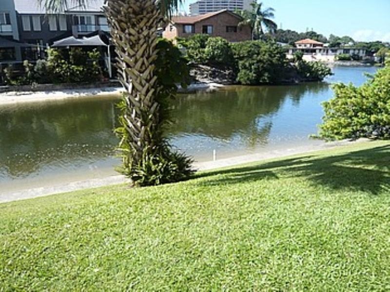 3/10 Havana Key, Broadbeach Waters QLD 4218