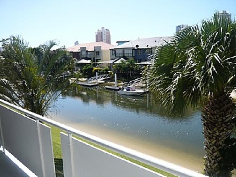 3/10 Havana Key, Broadbeach Waters QLD 4218