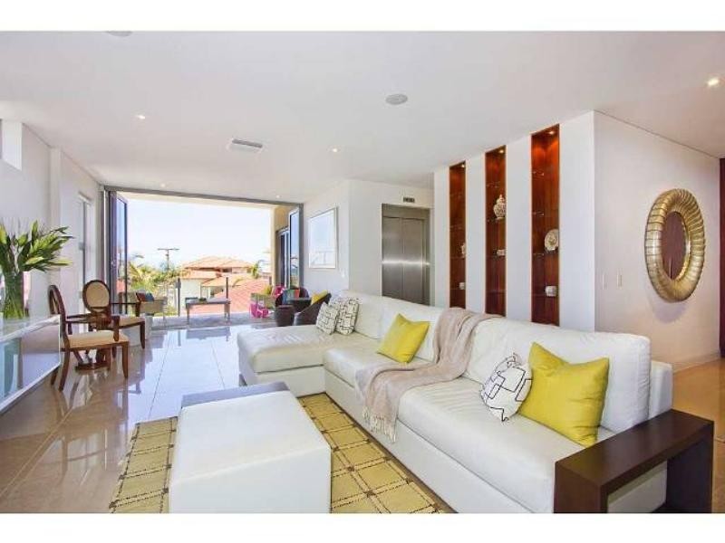 2/16 Cronulla Avenue, Mermaid Beach QLD 4218