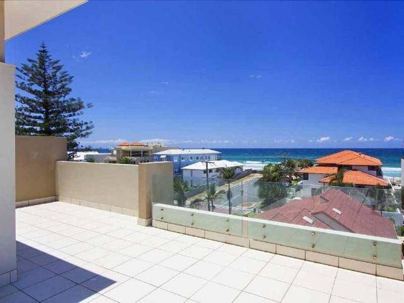 2/16 Cronulla Avenue, Mermaid Beach QLD 4218