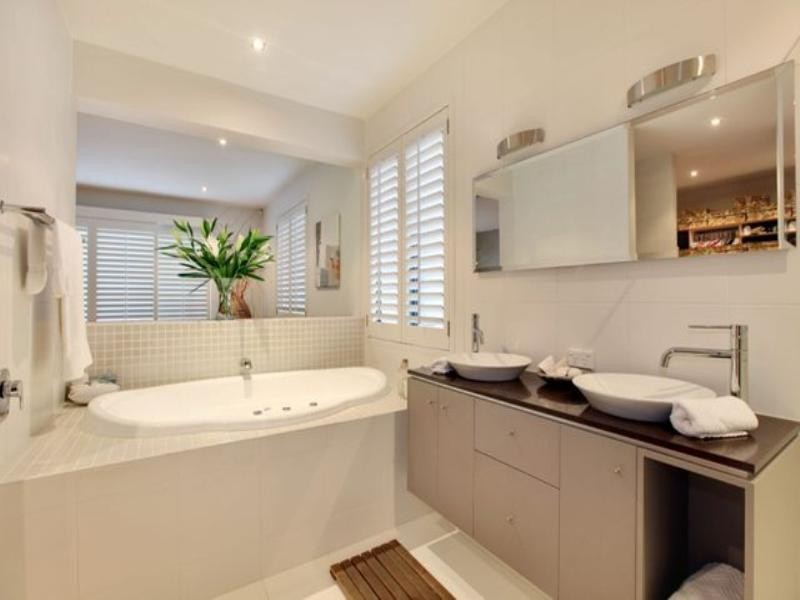 28B Armrick Avenue, Broadbeach QLD 4218