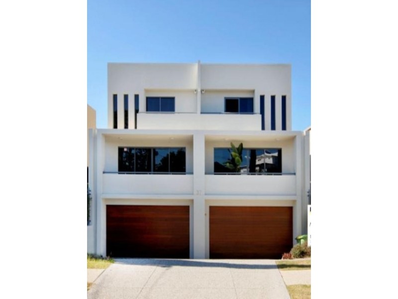 2/37 Anembo Street, Chevron Island QLD 4217