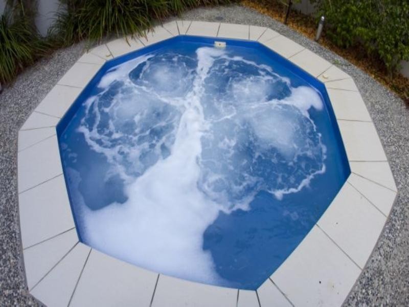 2/37 Anembo Street, Chevron Island QLD 4217