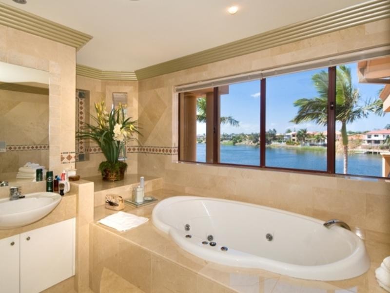 41 Istana View, Clear Island Waters QLD 4226