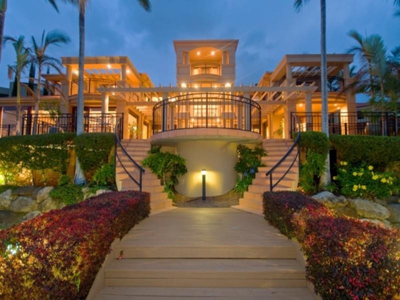 41 Istana View, Clear Island Waters QLD 4226