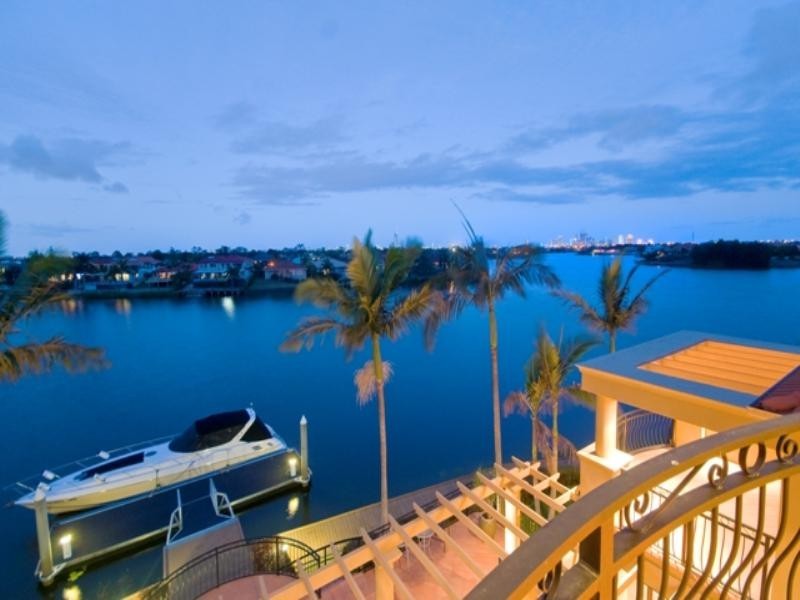 41 Istana View, Clear Island Waters QLD 4226