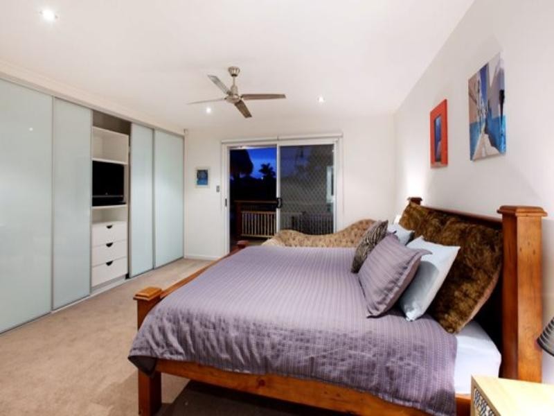 Broadbeach Waters QLD 4218