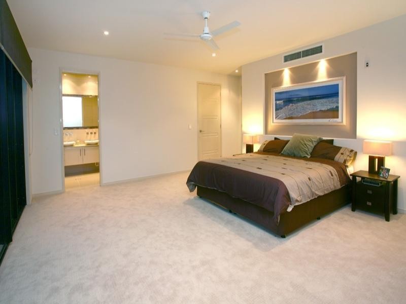 62 Hedges Avenue, Mermaid Beach QLD 4218