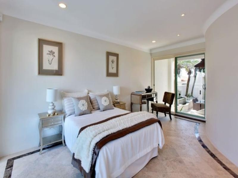 17 Hedges Avenue, Mermaid Beach QLD 4218