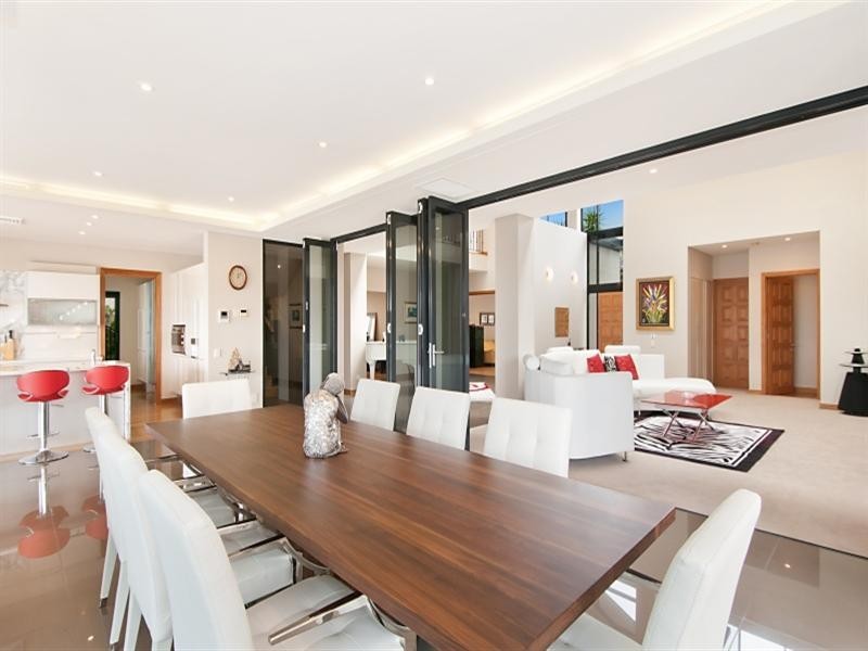 20 Marseille Court, Sorrento QLD 4217