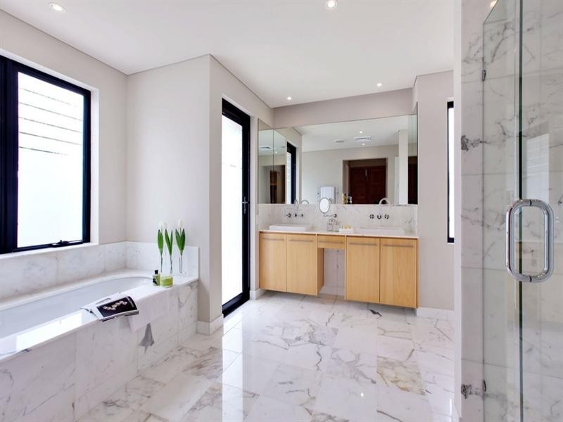 20 Marseille Court, Sorrento QLD 4217