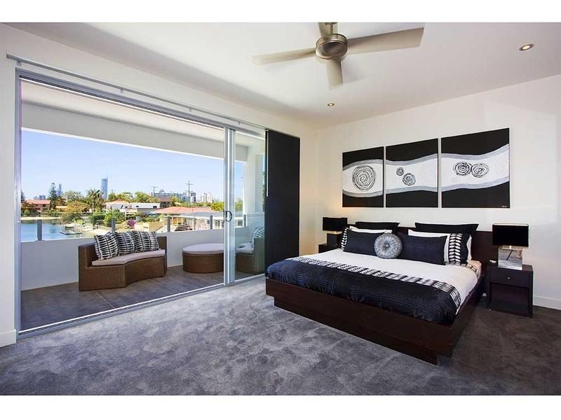 21 Merrimac Boulevard, Broadbeach Waters QLD 4218