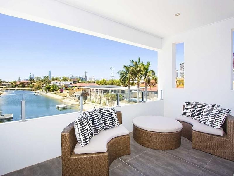 21 Merrimac Boulevard, Broadbeach Waters QLD 4218