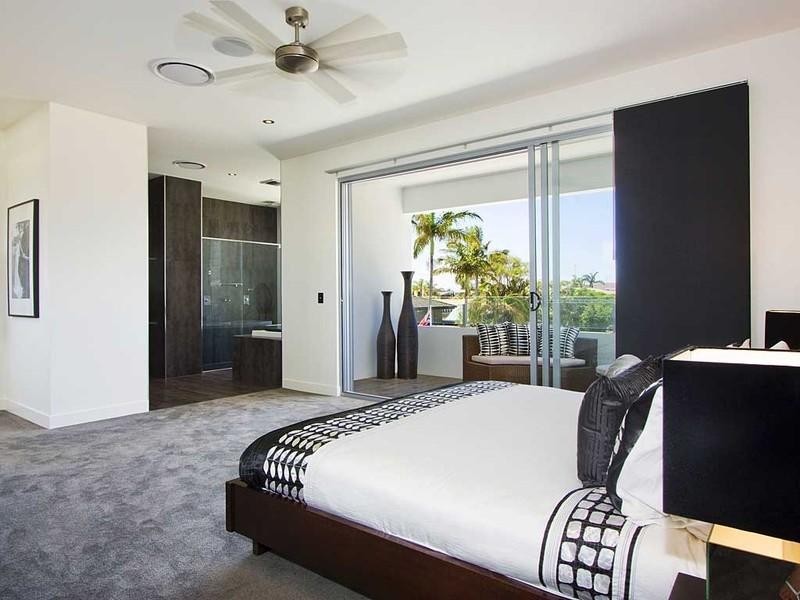21 Merrimac Boulevard, Broadbeach Waters QLD 4218