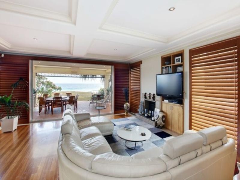 247 Hedges Avenue, Mermaid Beach QLD 4218