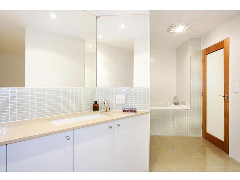 1 ‘Mustique’, 3456 Main Beach Parade, Surfers Paradise QLD 4217