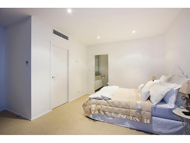 1 ‘Mustique’, 3456 Main Beach Parade, Surfers Paradise QLD 4217