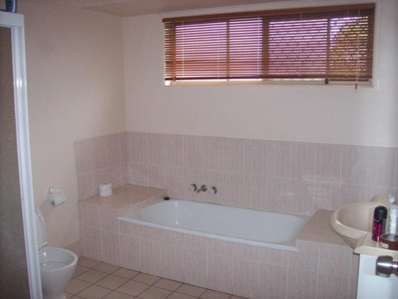 30 Mojave Drive, Burleigh Waters QLD 4220