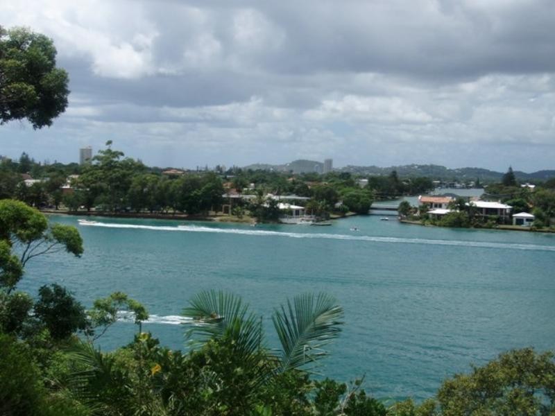 110-112 Studio Apartment, Ocean Parade, Burleigh Heads QLD 4220