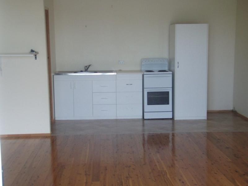 110-112 Studio Apartment, Ocean Parade, Burleigh Heads QLD 4220