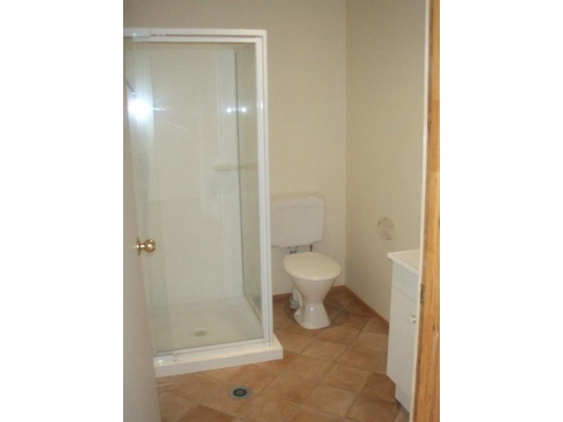 110-112 Studio Apartment, Ocean Parade, Burleigh Heads QLD 4220