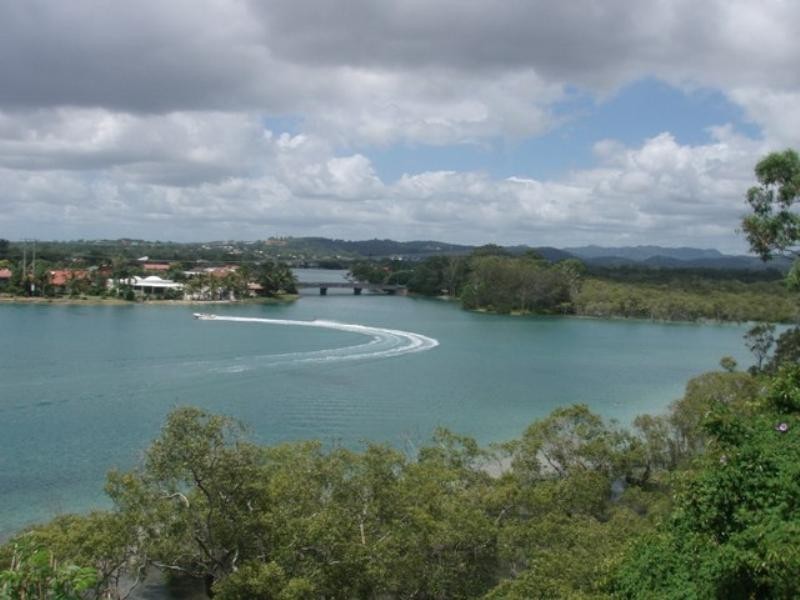 110-112 Studio Apartment, Ocean Parade, Burleigh Heads QLD 4220