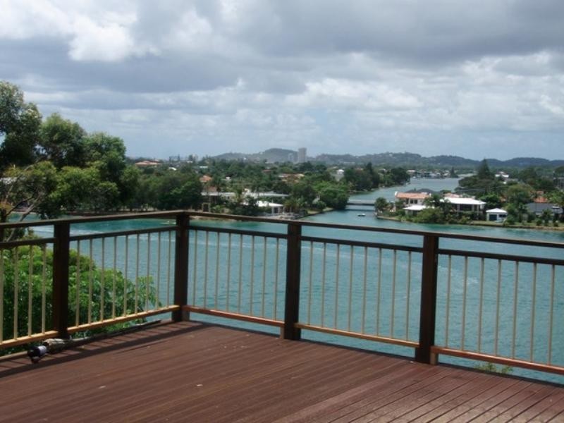 110-112 Studio Apartment, Ocean Parade, Burleigh Heads QLD 4220