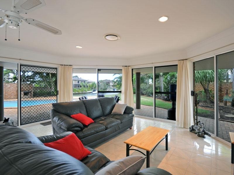 3 Monteclair Court, Mermaid Waters QLD 4218