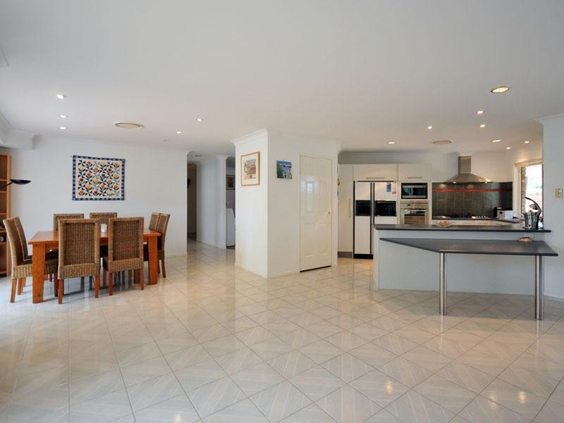 3 Monteclair Court, Mermaid Waters QLD 4218