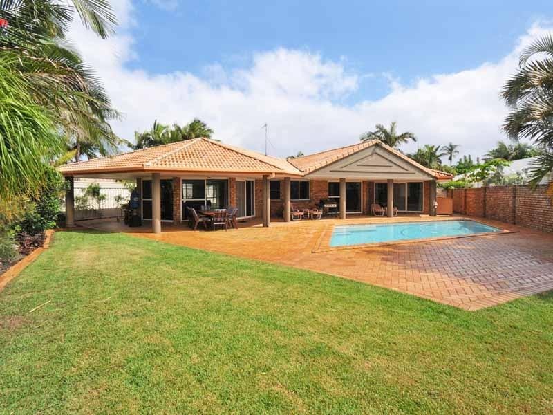 3 Monteclair Court, Mermaid Waters QLD 4218