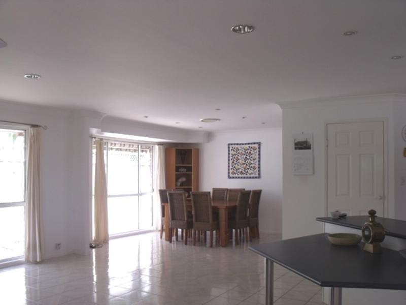 3 Monteclair Court, Mermaid Waters QLD 4218