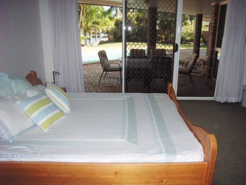 3 Monteclair Court, Mermaid Waters QLD 4218