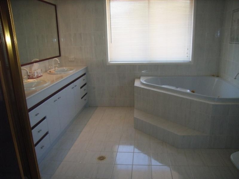 3 Monteclair Court, Mermaid Waters QLD 4218