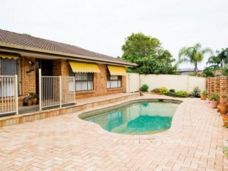 17 Compass Court, Mermaid Waters QLD 4218