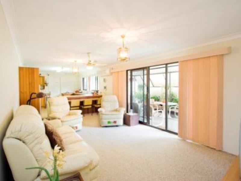 17 Compass Court, Mermaid Waters QLD 4218