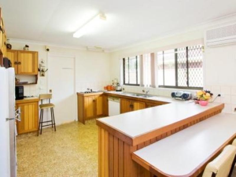 17 Compass Court, Mermaid Waters QLD 4218