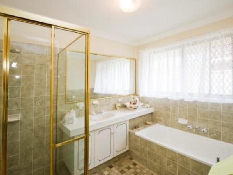 17 Compass Court, Mermaid Waters QLD 4218