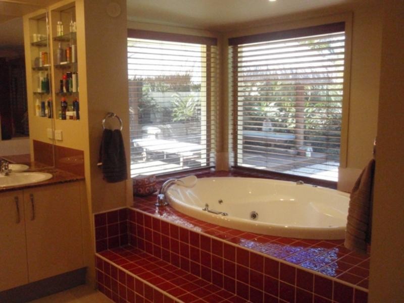 5 Metricup Court, Mermaid Waters QLD 4218