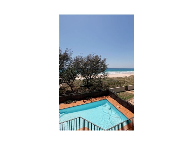 4/2 Twenty Third Avenue, Palm Beach QLD 4221