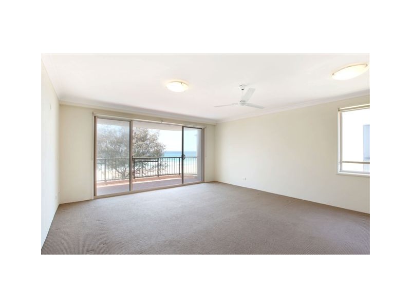 4/2 Twenty Third Avenue, Palm Beach QLD 4221