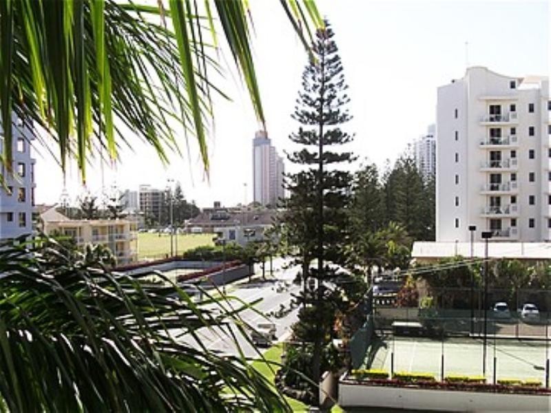 14/4 Britannia Avenue, Broadbeach QLD 4218