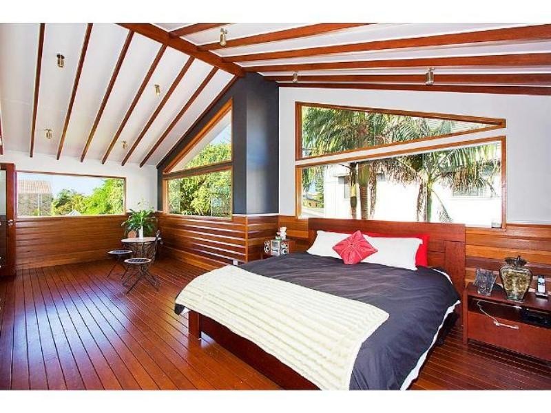 111 Petrel Avenue, Mermaid Beach QLD 4218