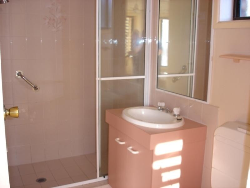 4/2 Hayle Street, Burleigh Heads QLD 4220