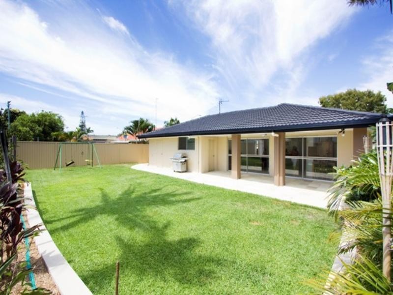 112 Sunshine Boulevard, Mermaid Waters QLD 4218