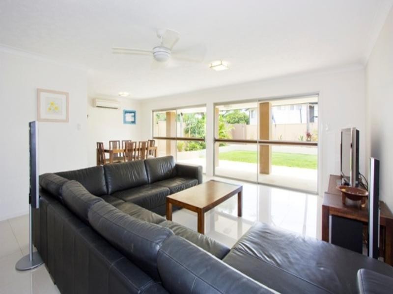 112 Sunshine Boulevard, Mermaid Waters QLD 4218