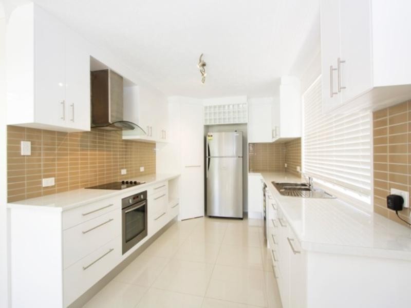 112 Sunshine Boulevard, Mermaid Waters QLD 4218