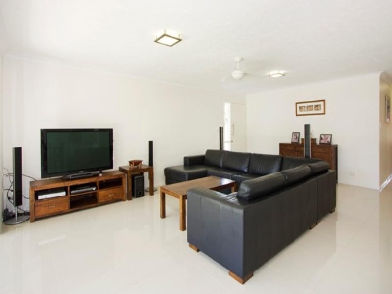 112 Sunshine Boulevard, Mermaid Waters QLD 4218